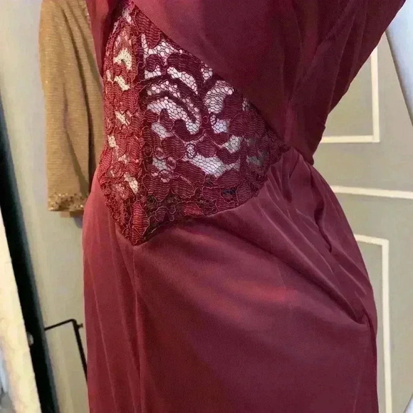 David's Bridal - One-Shoulder, Long Ruched Formal Dress - Wine - Size 6 - Picture 11 of 13